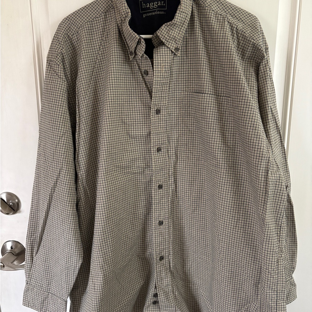 Haggar Men's Beige and Black Micro-Check Button-Down Shirt